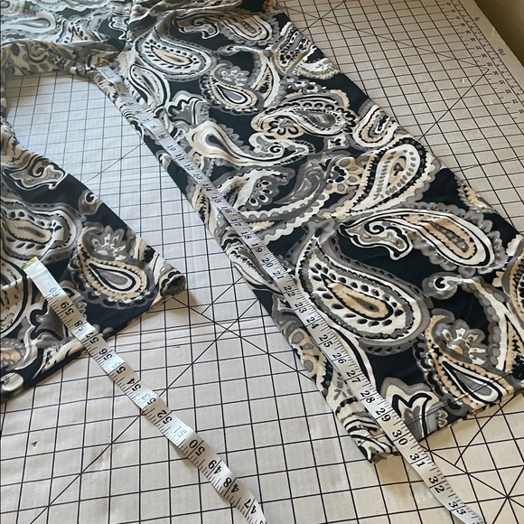 Isaac Mizrahi live paisley print pull on pants, black, white and cream, size L - Picture 8 of 9